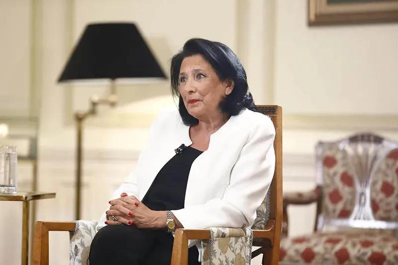 Президент – Нельзя, чтобы мы были в мире единственной страной, которая в таком тоне спорит то с Европарламентом, то с послом США, то с другими послами