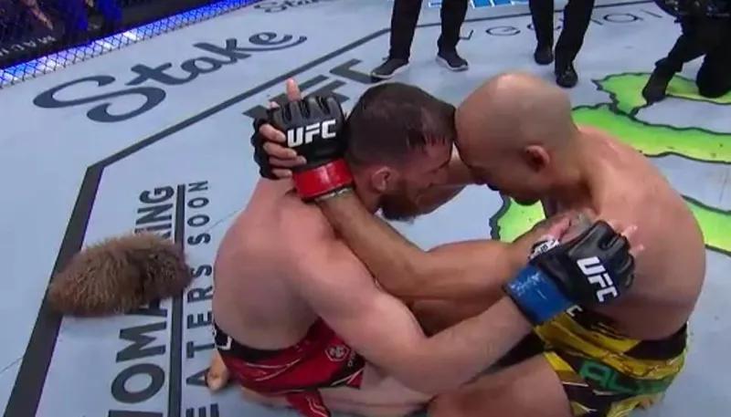 Поведение Мераба Двалишвили после победы, за что его назвали «настоящим рыцарем» — как он поступил с поверженным Жозе Алду (фото, видео)