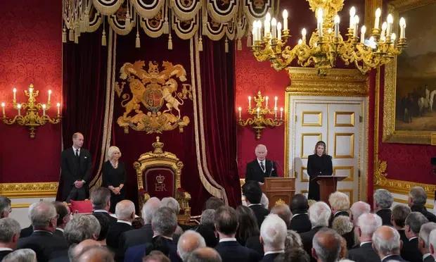 Чарльз Филип Артур Джордж официально провозглашен королем Карлом III