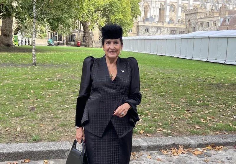 Кто они, живущие во Франции грузинские дизайнеры, которые позаботились о наряде Саломе Зурабишвили к церемонии похорон королевы?