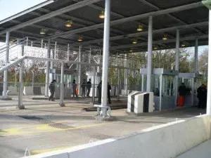 BBC – На российско-грузинской границе длина автомобильной очереди составляет около 10 километров