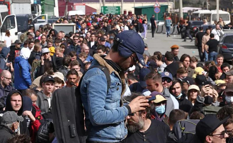 «Сбережений, с которыми мы приехали, должно хватить на 3-4 месяца максимум... Мы уехали, потому что, если у тебя там нет покровителя, никто не спасет от войны» - Истории грузин, бежавших из России: что они рассказывают AMBEBI.GE