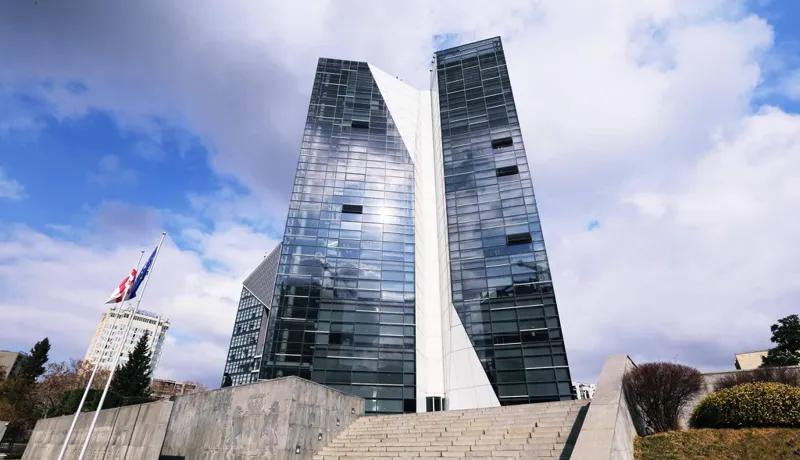 По вопросу предоставления вида на жительство в Грузии с февраля по сентябрь в Минюст поступило 3283 заявки граждан России, из них удовлетворены 2009, отказано 708, а 89 - находятся на рассмотрении