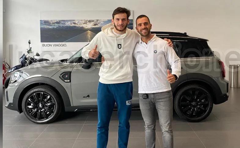 «У Кварацхелия угнали автомобиль, который он купил 28 сентября», - что пишет итальянский журналист