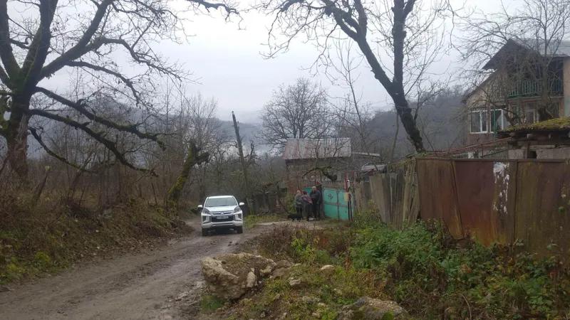 «Порезал палец ножом, давайте поклянемся в братстве...» - Что произошло в лесу Амбролаури, где 35-летний мужчина убил своего соседа: что рассказывает мать очевидца?