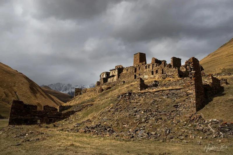 Мистическое селище в Казбеги, где уже никто не живет с 2002 года