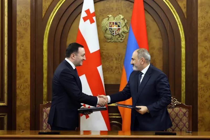 Премьер-министры Грузии и Армении подписали документ, согласно которому граждане будут пересекать границу по биометрическим удостоверениями личности