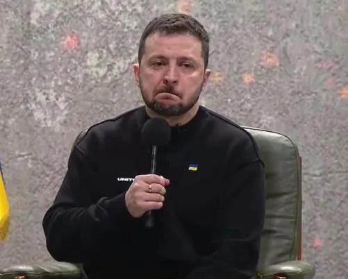 «Этот вопрос самый сложный… главное, чтобы они мной гордились», — Зеленский не смог сдержать слез, когда его спросили о детях (видео)
