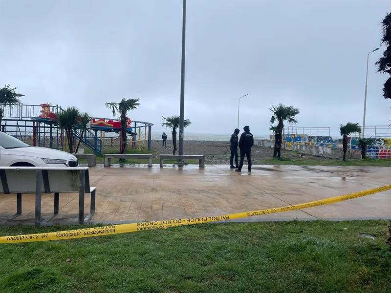 «Состояние младшего брата, 3-летнего мальчика, по-прежнему тяжелое» — что говорит близкий семьи о трагедии на Батумском бульваре, в результате которой погиб ребенок в возрасте до 10 лет