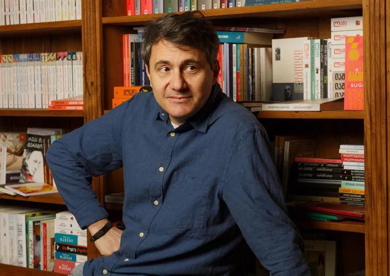 Писателя Дато Турашвили выписали из клиники