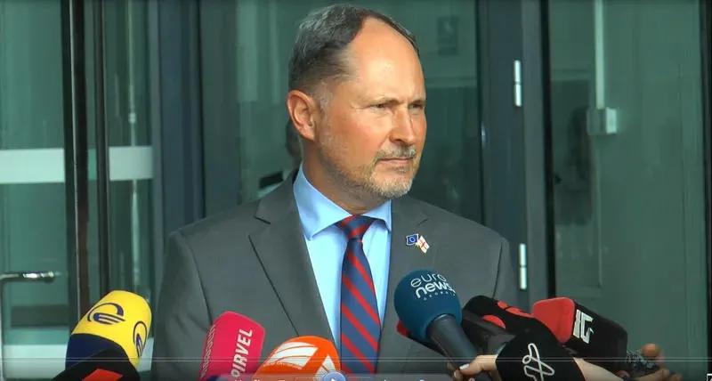 Посол ЕС - Мне было поручено передать согласованный с 27 государствами посыл о том, что мы обеспокоены решением правительства Грузии