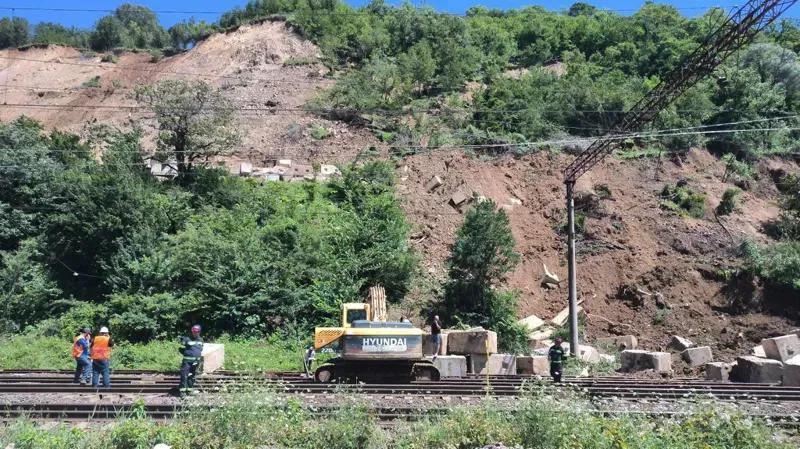 В селе Марелиси Харагаульского района ищут мужчину, попавшего под оползень