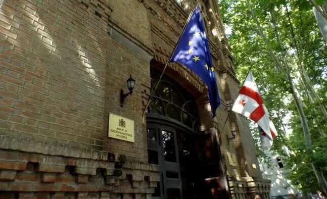 Минобразования – Никакая процедура по открытию русско-грузинского учебного заведения не проходит