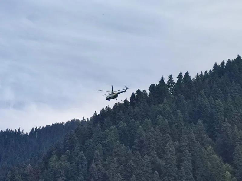 Вертолет Пограничной полиции МВД прибыл в зону стихии в Шови - на месте начинается спасательная операция