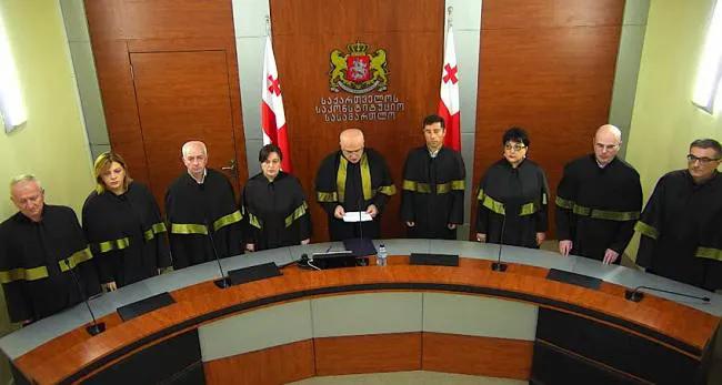 Конституционный суд установил нарушение президентом Конституции