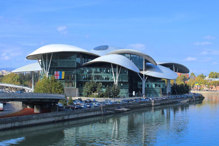 Пешеходный мост через Мтквари у Дома юстиции, скейт-парк и... - что написано в транспортном плане Тбилиси и какие проекты могут быть реализованы?