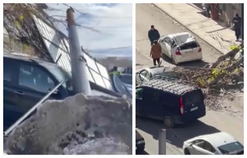 На Вокзальной площади ветер сорвал рекламную вывеску, которая упала на машину - какие кадры распространяются из районов столицы?