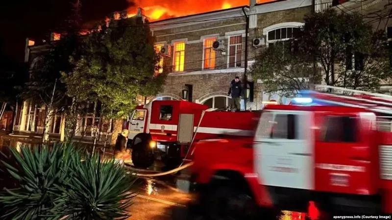 В результате пожара в центральном выставочном зале в Сухуми уничтожено более 4000 работ