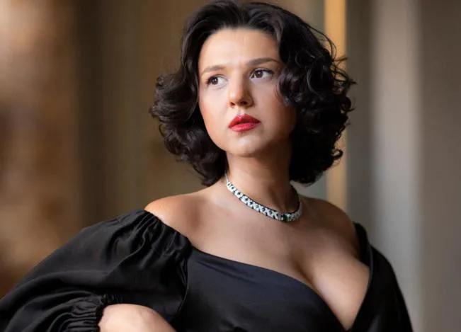 «В 1990-е годы у моей семьи не было денег, иногда дома было очень мало еды...» - Что рассказывает Хатия Буниатишвили и какой собственностью она владеет