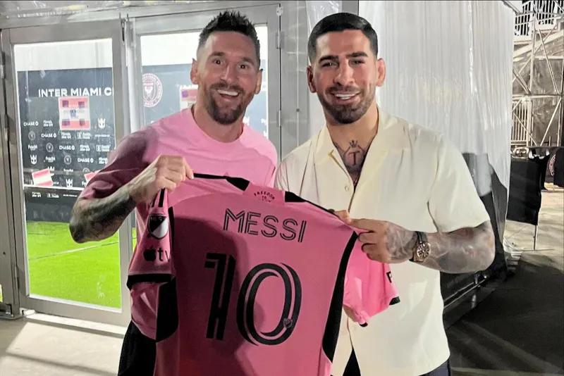 «С одной из величайших легенд в истории спорта» — Илья Топурия с Лео Месси: что пишет и какие фотографии публикует «Матадор»