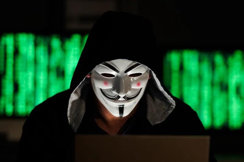 По заявлению Anonymous, нападение на участников акции в Грузии приведет к распространению информации обо всех официальных лицах власти - что пишет группа хакеров?
