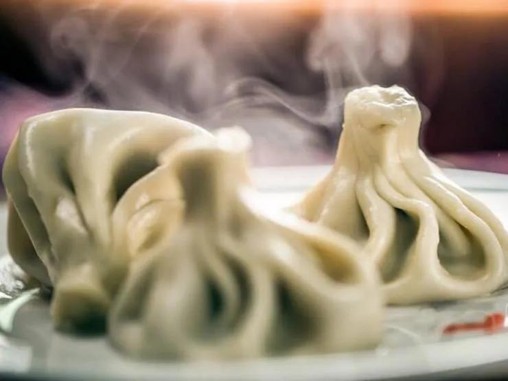 Хинкали подорожали – сколько они стоят в ресторанах по последним данным?