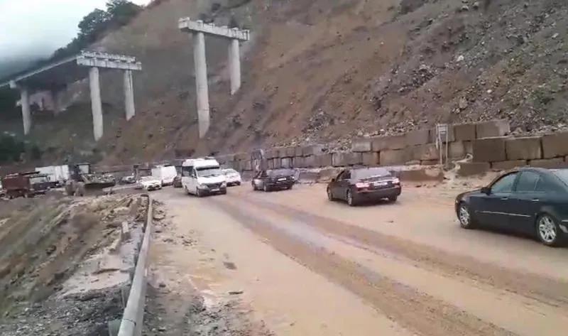 Департамент автодорог распространяет информацию о ситуации на Рикотском перевале