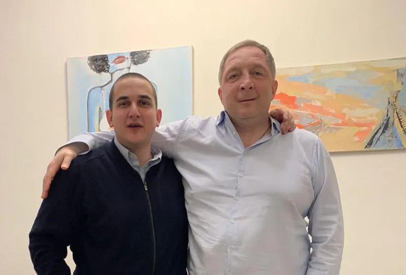 «Вышел на балкон покурить и упал с третьего этажа... ему недавно исполнилось 18» - трагедия в семье Алекси Петриашвили