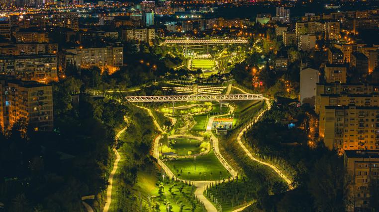 Как выглядит самый большой парк Тбилиси - "Два озера и соединяющая их река, кафе, беседки" (фото)