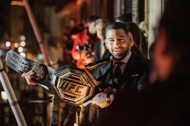 Сколько заработал Илья Топурия, победив Макса Холлоуэя