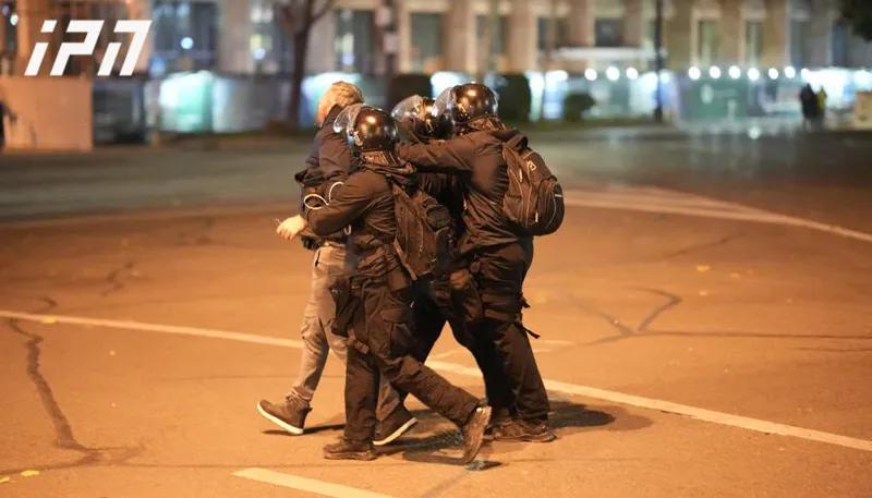 На акции у парламента задержаны 43 лица