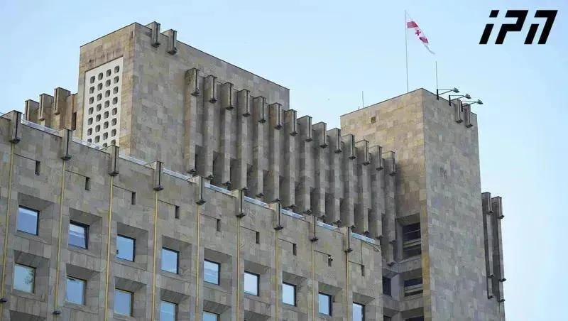 Постановлением правительства, 3, 6, 8, 9 и 10 января объявлены выходными днями