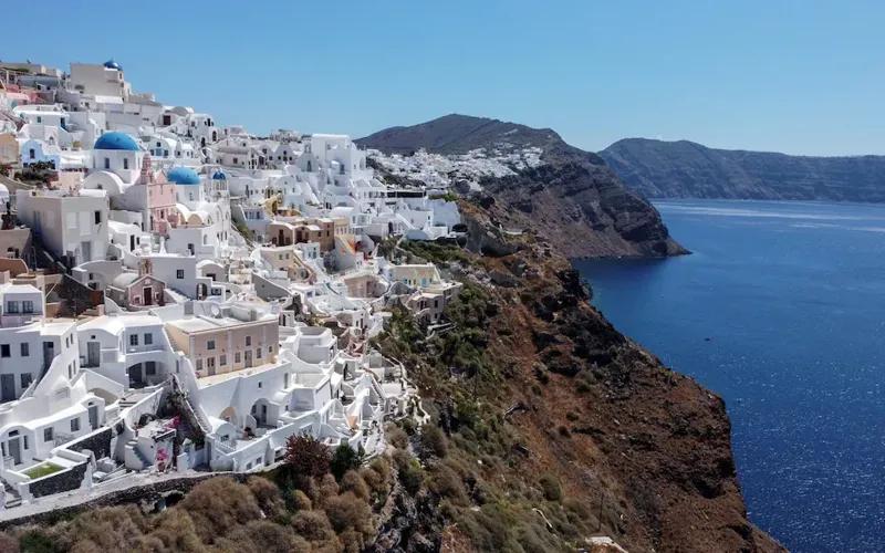 «Бассейны опустели... Наихудшим сценарием будут толчки магнитудой 6,0» - Какова ситуация на Санторини сейчас, после сотен землетрясений