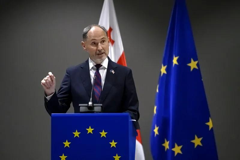 Посол ЕС – Сегодня налицо попытка заставить замолчать голоса, выражающие противоположное мнение, и в то же время оставить безнаказанными тех, кто применяет насилие в отношении журналистов, это - неприемлемо