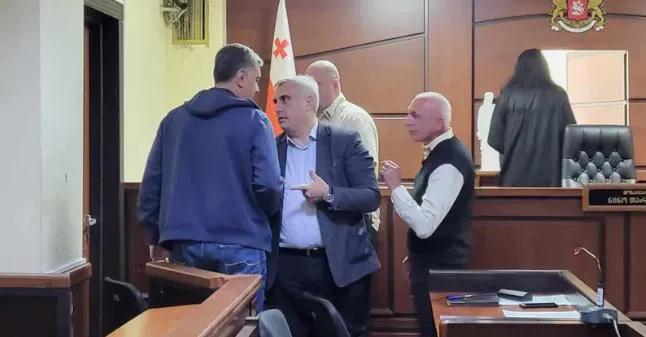 Ираклия Окруашвили задержали в зале суда - «Я не буду вносить залог! Я даже специально снял с себя крест, я пришел на процесс с той атрибутикой, с которой увозят в тюрьму»