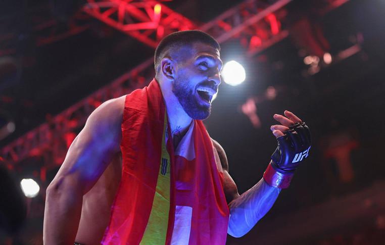 Топурия стал одним из самых высокооплачиваемых бойцов в истории UFC - известно, какую сумму он получил за победу над Оливейрой