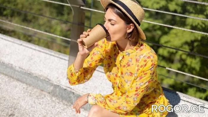 Диетолог рекомендует: какие напитки и продукты помогут охладиться в сильную жару