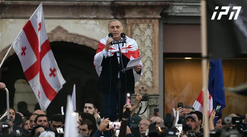 Паата Бурчуладзе на акции протеста на площади Свободы зачитал декларацию