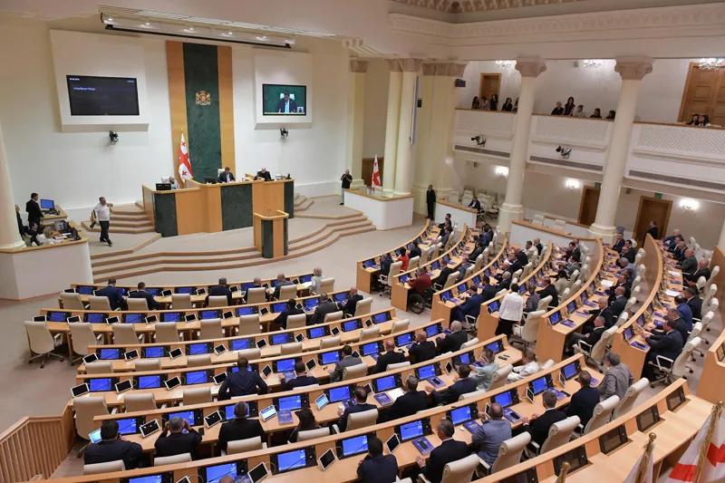 Лицам, осужденным за совершение ряда финансовых и экономических преступлений, будет запрещено выезжать из страны до тех пор, пока они полностью не возместят ущерб