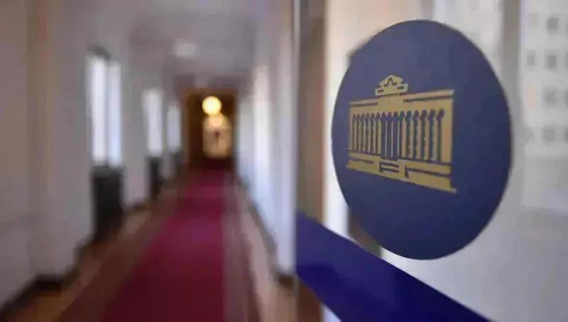 Парламенту для ускоренного рассмотрения представлен пакет законодательных поправок, изменяющих вопросы, касающиеся финансирования высших учебных заведений и высшего образования