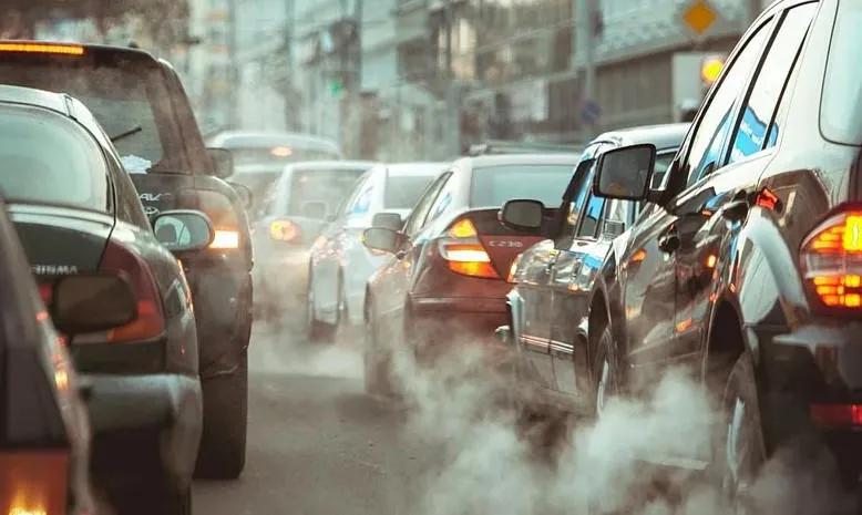 С 1 января 2026 года водителей будут штрафовать за чрезмерный шум