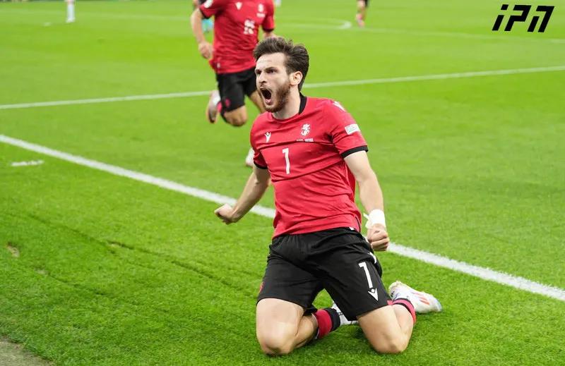 На церемонии награждения Федерации футбола Грузии лучшим игроком года был назван Хвича Кварацхелия