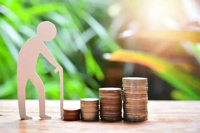 Кому и на сколько увеличивается пенсия с нового года