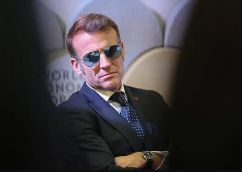 «Мозги наших детей не продаются» - новое распоряжение Макрона: Франция запрещает социальные медиа для подростков младше 15 лет