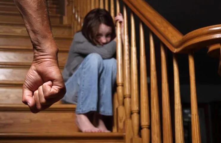 В 2025 году было учтено 1560 случаев насилия над детьми