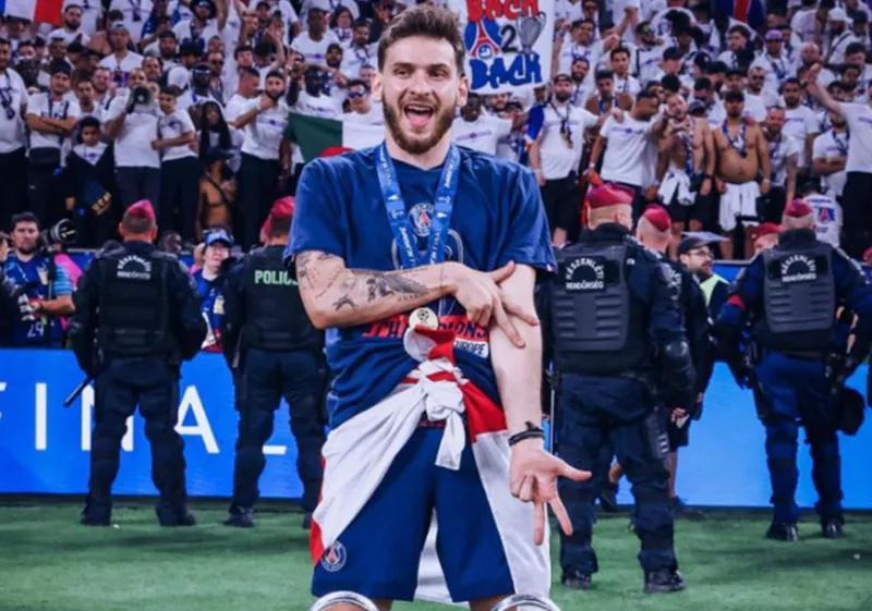 Хвича Кварацхелия назван лучшим игроком сезона Лиги чемпионов