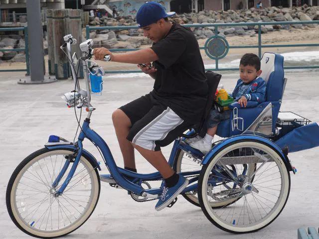 Мэрия Тбилиси планирует ввезти велосипеды, в том числе трехколесные, на которых можно будет перевозить и детей