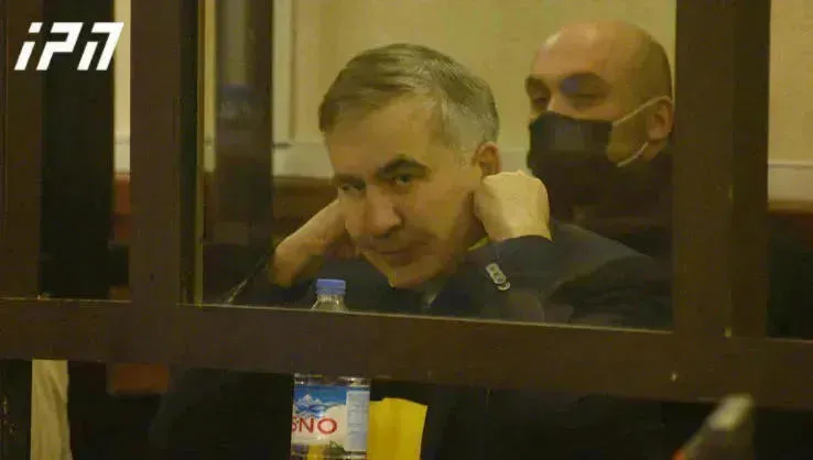 По информации центра «Эмпатия», у Михаила Саакашвили около 10 диагнозов, которые несовместимы с его заключением