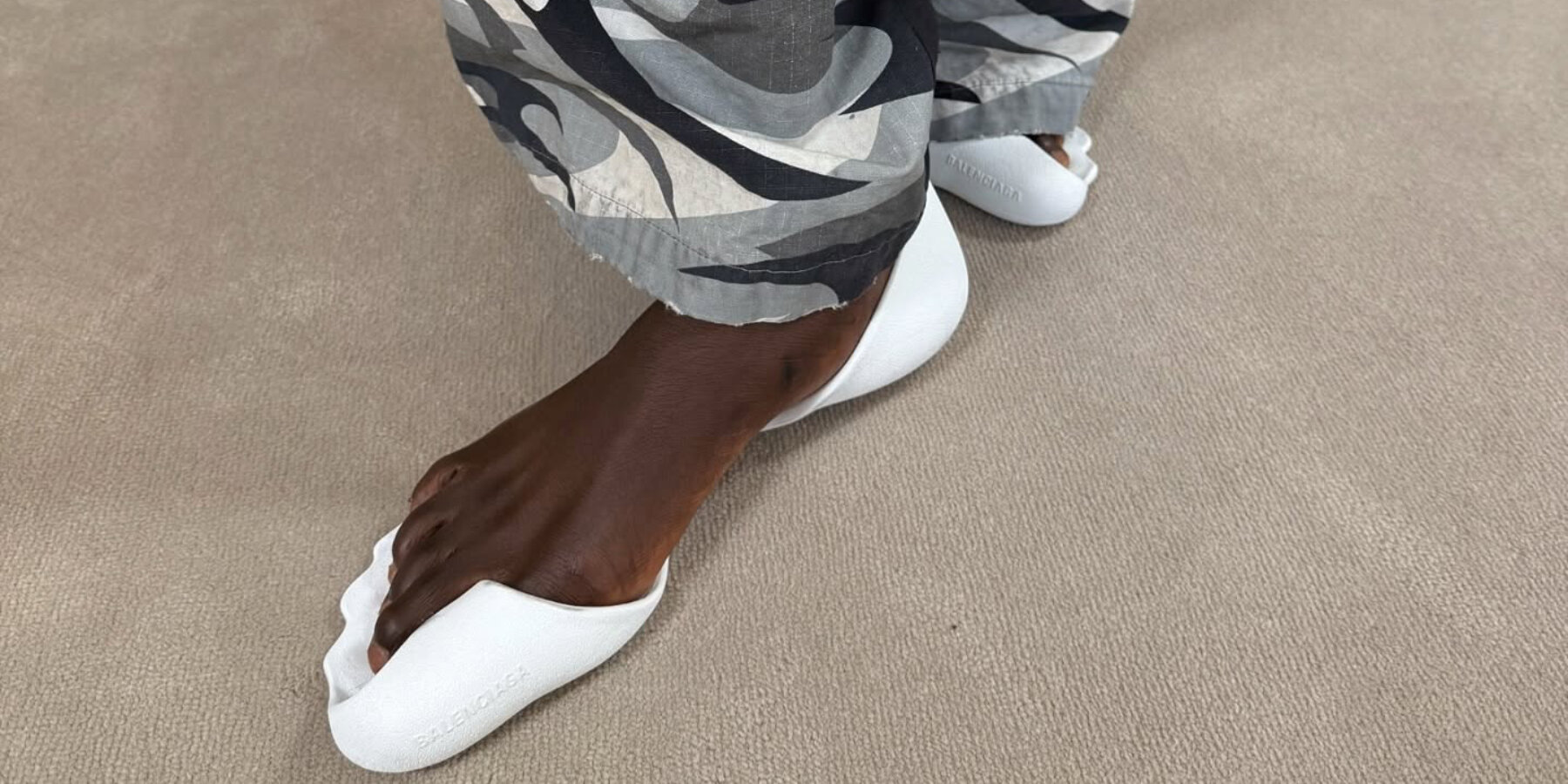 balenciaga-3d-printed-barefoot-zero-shoes-designboom-ban2-1736581289-1736620968.jpg