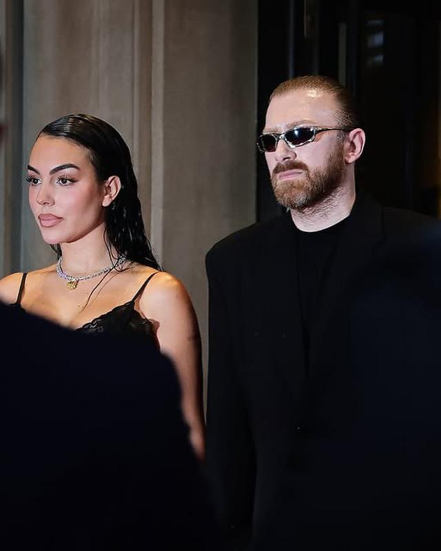 when-georgina-asked-me-to-dress-her-for-her-first-met-the-first-think-that-came-to-my-mind-was-princess-diana-for-her-first-met-wearing-a-john-galliano-slip-dress-as-the-dress-code-for-met-gala-this-10-48139-1746641634.jpg